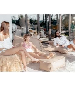 Buitenpoef In Raffia-effect En Franjes -Meubilair Verkoop 433fe2b5a60a4e9c85eda5104759da3d