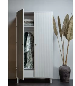 WOOOD Madu Garderobekast - Grenen - Wolkengrijs - 195x100x53 -Meubilair Verkoop 9e1064e79d844774bcd21c38fce896e8