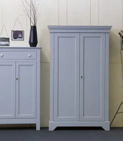 WOOOD Isabel Brocante Kast - Grenen - Betongrijs - 191x118x47 -Meubilair Verkoop b9e03508c3e34a5aa667fba7b21511d8