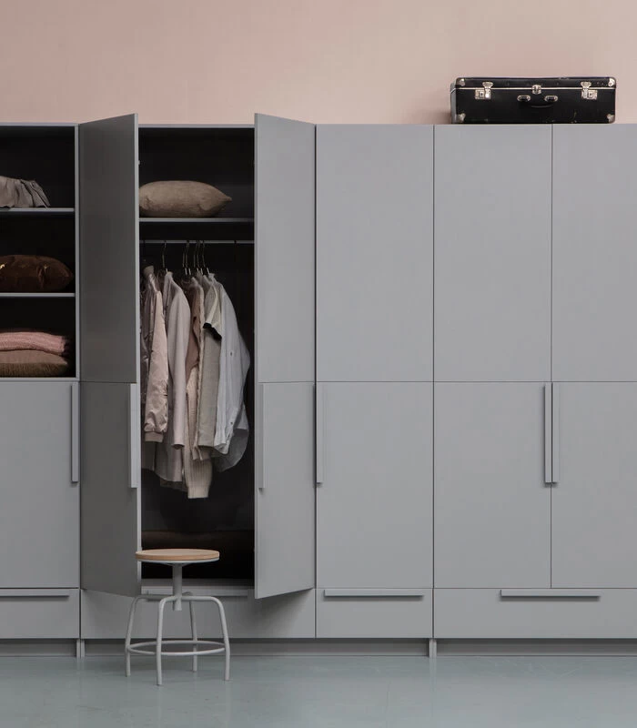 WOOOD Pure 2-Deurs Hangkast - Grenen - Betongrijs - 215x95x60 5 WOOOD Pure 2-Deurs Hangkast - Grenen - Betongrijs - 215x95x60 - Afbeelding 3